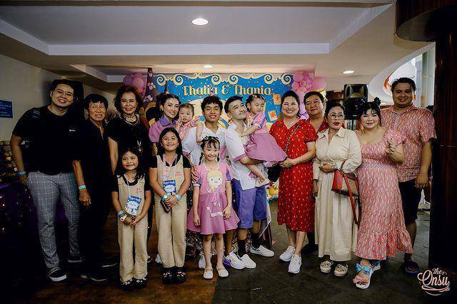 potret ultah Thalia dan Thania (Instagram.com/sarwendah29)