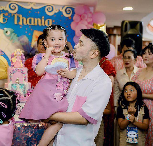 potret ultah Thalia dan Thania (Instagram.com/ruben_onsu)