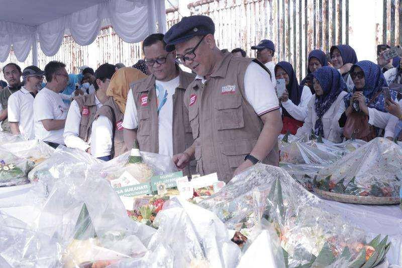 Masyarakat Kabupaten Bogor memenuhi Stadion Pakansari dalam rangka memeriahkan Hari Jadi Bogor (HJB) ke-541 yang diselenggarakan Pemerintah Daerah Kabupaten (Pemdakab) Bogor, Minggu (4/5/2023). (Dok. Humas Pemprov Jabar)