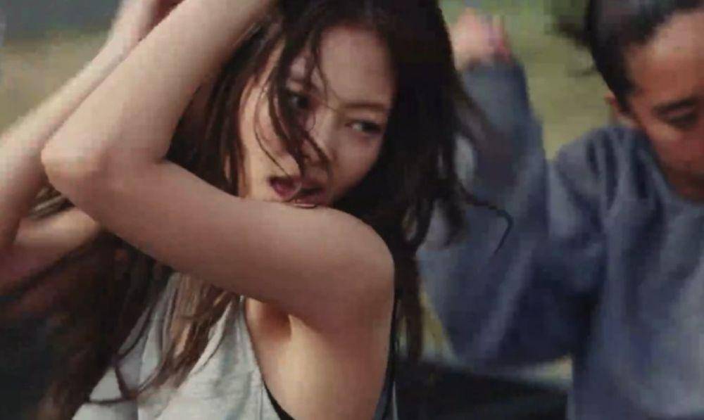 Jennie di episode perdana The Idol (koreaboo.com)