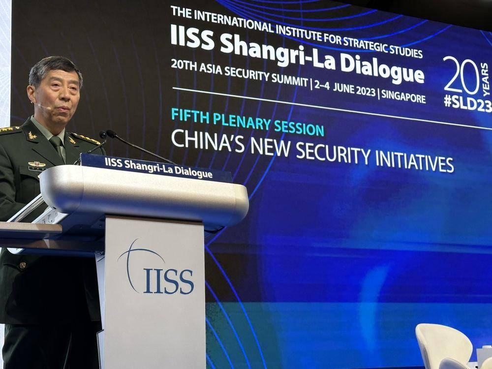 Menteri Pertahanan China, Li Shangfu, berbicara di forum International Institute for Strategic Studies (IISS) Shangri-La Dialogue di Singapura pada Minggu (4/6/2023). (twitter.com/IISS_org)