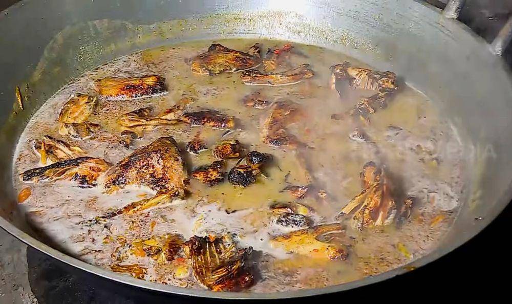 ilustrasi memasak ayam kampung pedas (youtube.com/TRANS7 OFFICIAL)