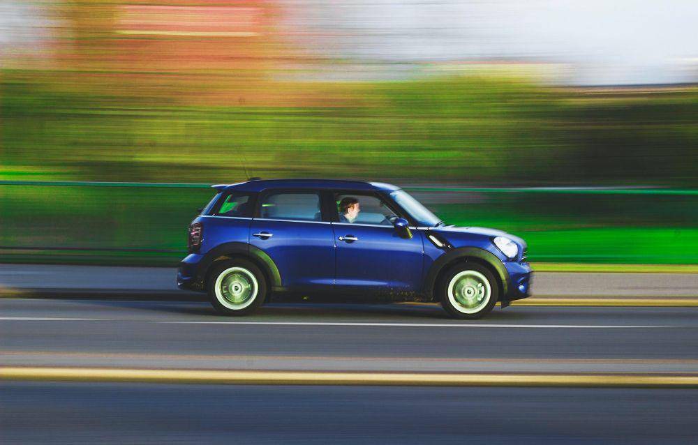 Photo by Megapixelstock : https://www.pexels.com/photo/blue-suv-on-road-20411/