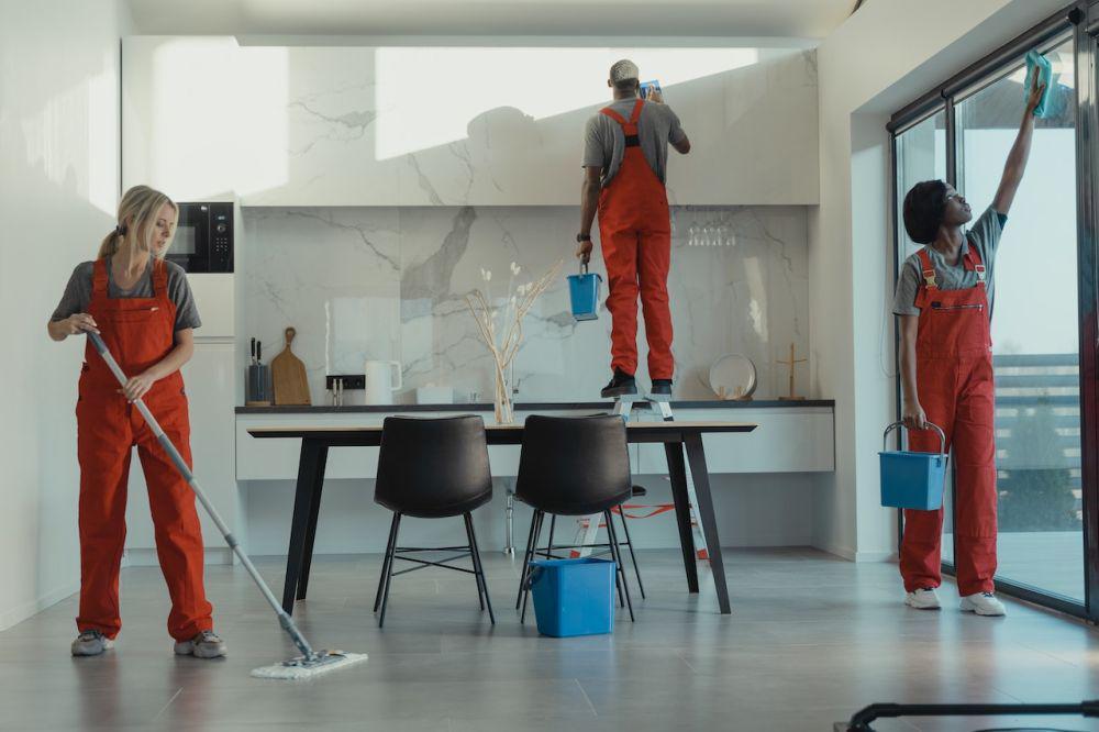 Berapa Gaji Cleaning Service di Indonesia? Ini Rinciannya