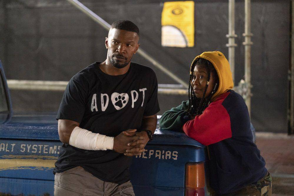 Jamie Foxx dan Dominique Fishback dalam film Project Power (dok. Netflix/Project Power)