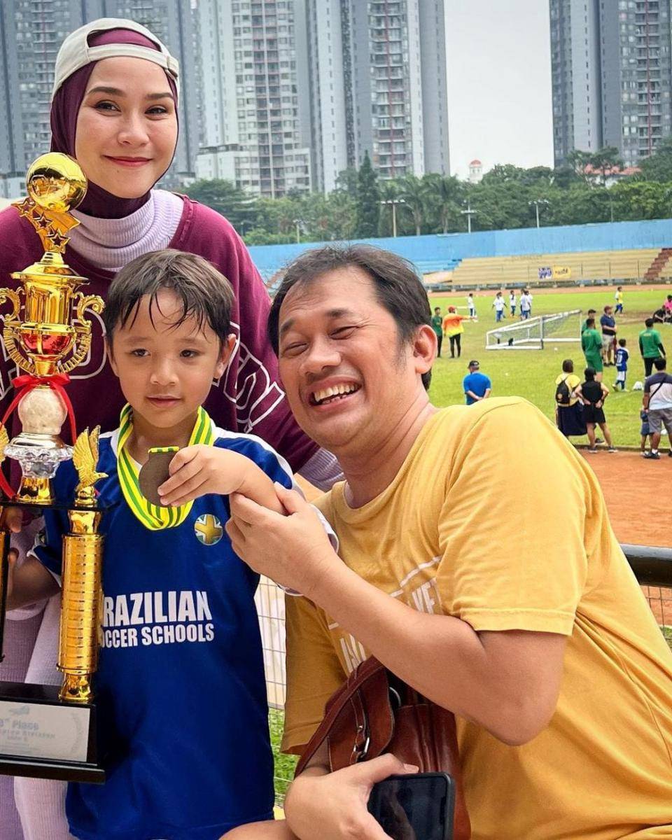 potret Zaskia Adya Mecca dan keluarga (instagram.com/zaskiadyamecca)