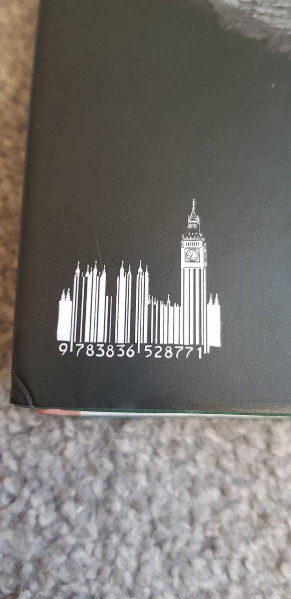 potret barcode buku unik (reddit.com/user/mfizzled)
