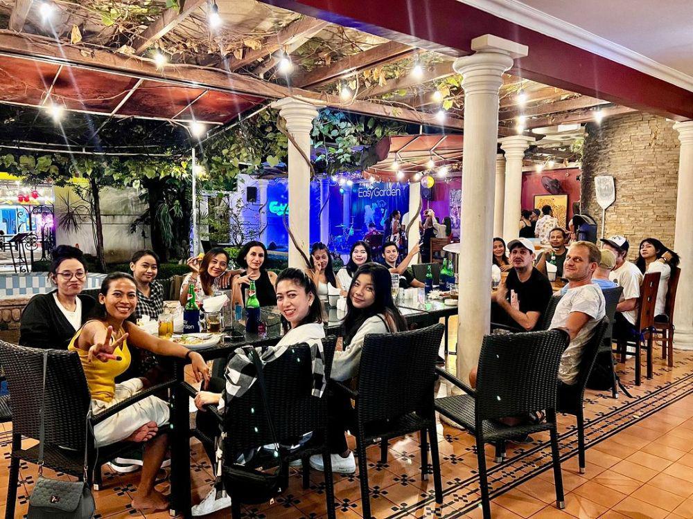 Easy Garden Restaurant & Bar (instagram.com/easygardenresto)