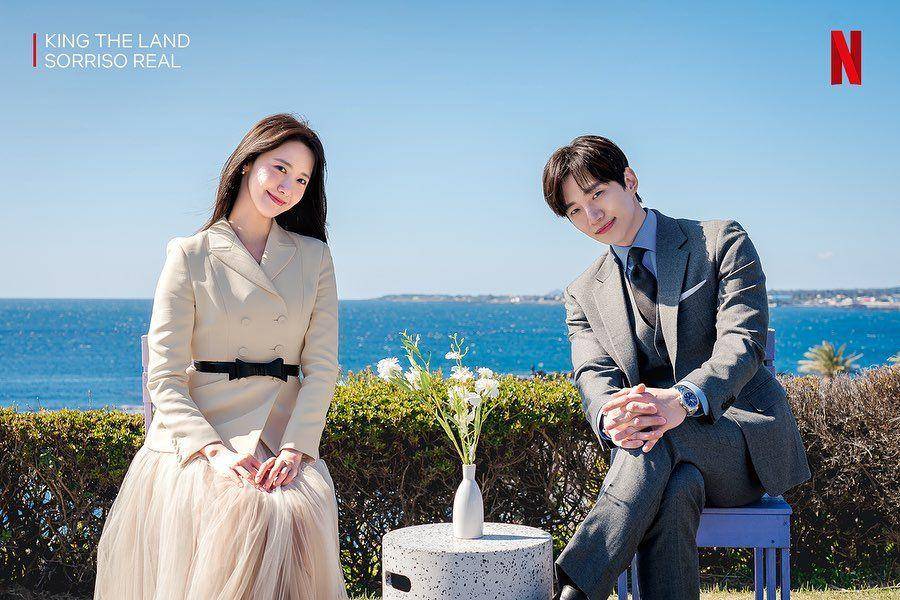 cuplikan Yoona SNSD dan Junho 2PM di drakor King the Land (instagram.com/netflixkcontent)