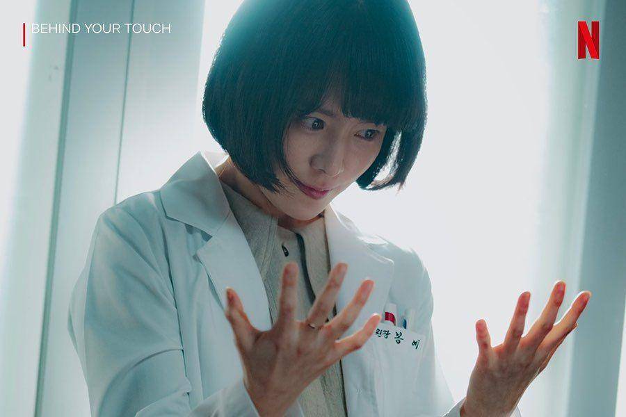 cuplikan Han Ji Min di drakor Behind Your Touch (instagram.com/netflixkcontent)