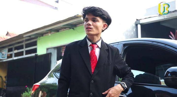 potret Ucok Baba hadiri kelulusan sekolah anaknya (youtube.com/Ucok Baba Official)