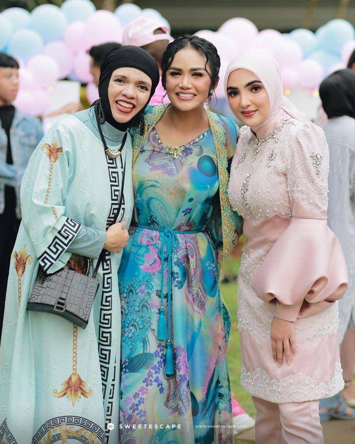 potret keluarga Atta dan Aurel (Instagram.com/krisdayantilemos)