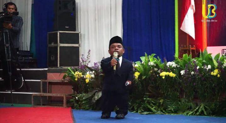 potret Ucok Baba hadiri kelulusan sekolah anaknya (youtube.com/Ucok Baba Official)