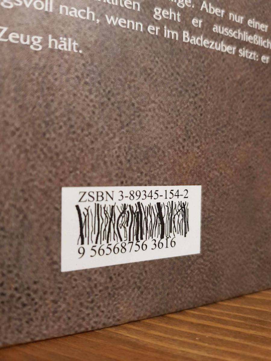 potret barcode buku unik (reddit.com/user/cII_CptSteiner)