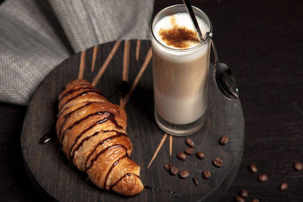 ilustrasi hot chocolate yang lembut dan creamy 