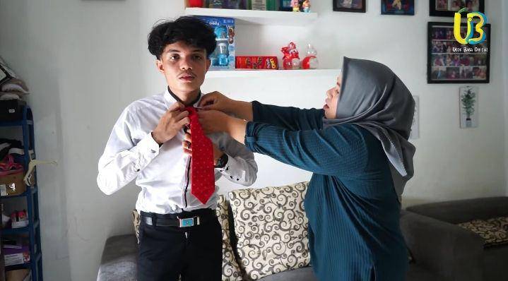 potret Ucok Baba hadiri kelulusan sekolah anaknya (youtube.com/Ucok Baba Official)