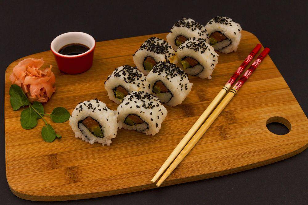 ilustrasi sushi lezat (pixabay.com/noiresur)