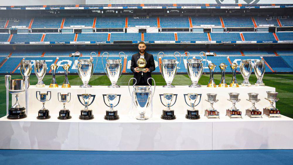 Karim Benzema dalam upacara perpisahan dengan Madrid, Selasa (6/6/2023). (Twitter/@realmadrid).