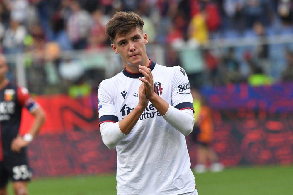 Aaron Hickey bergabung dengan Bologna pada Agustus 2020. (twitter.com/BolognaFC1909en)