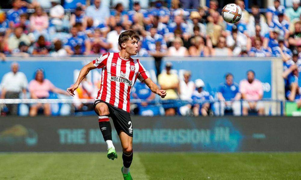 potret Hickey bersama Brentfod (instagram.com/aaronhickey51)