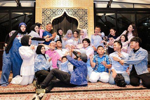 potret keluarga Atta dan Aurel (Instagram.com/attahalilintar)