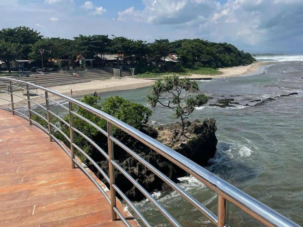 Pantai Sayang Heulang, Kabupaten Garut (Instagram.com/pantaisayanagheulang)