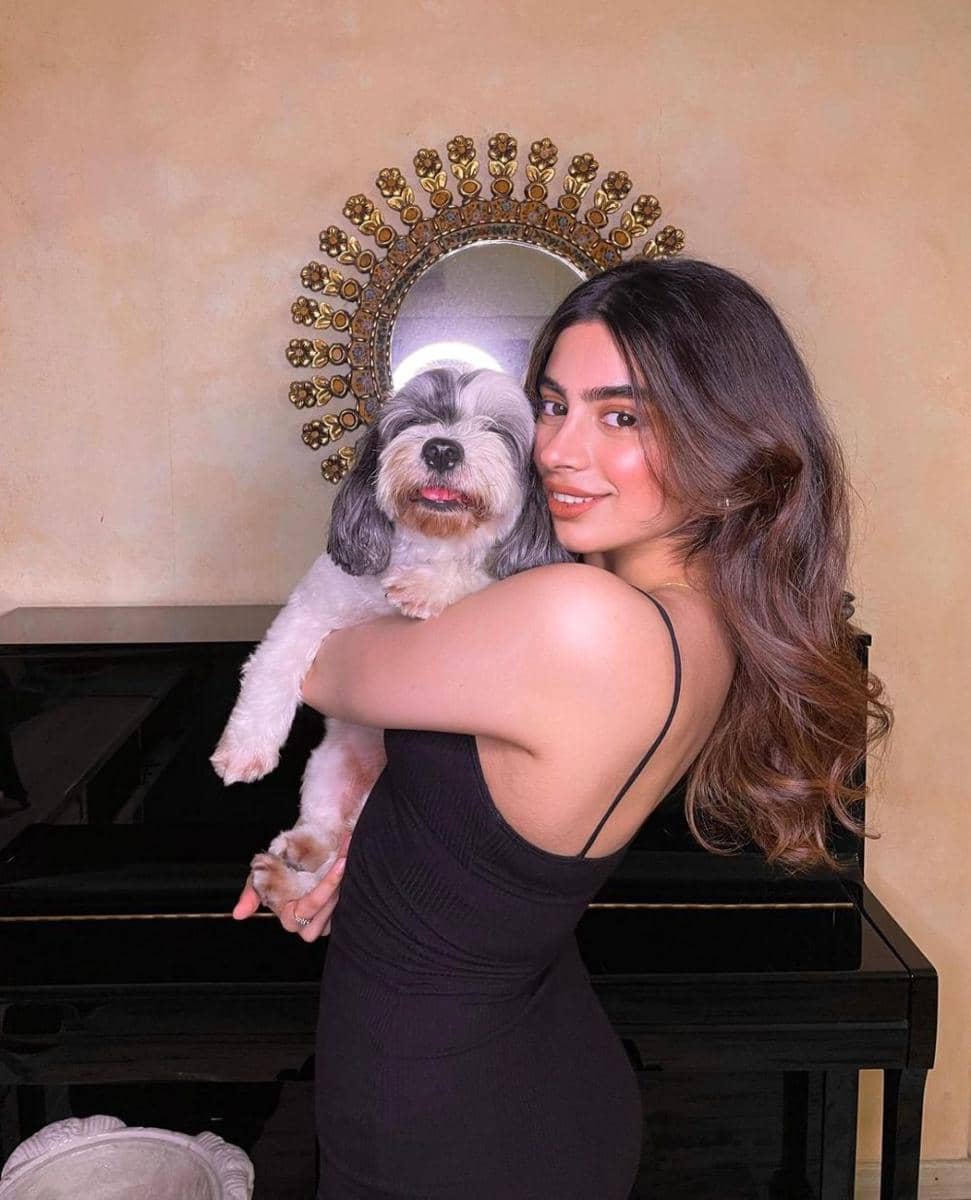Khushi Kapoor dan anjingnya (instagram.com/khushi05k)