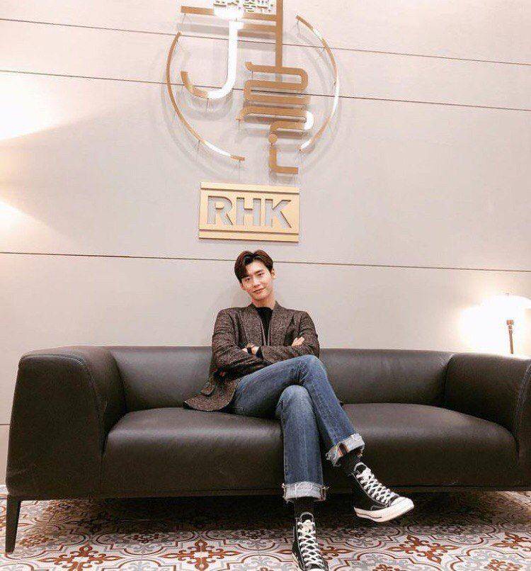 potret Lee Jong Suk (instagram.com/jongsuk0206)