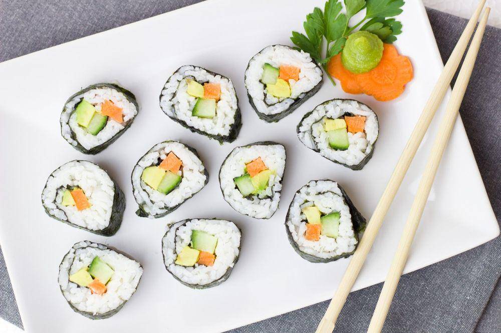 ilustrasi sushi lezat (pixabay.com/Einladung_zum_Essen)