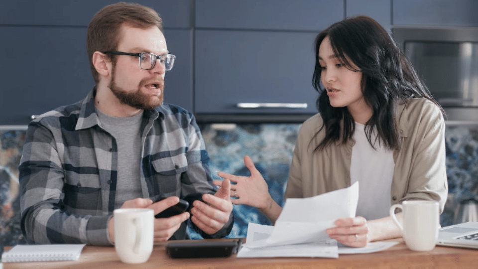 Ilustrasi adu argumen (pexels.com/Mikhail Nilov)