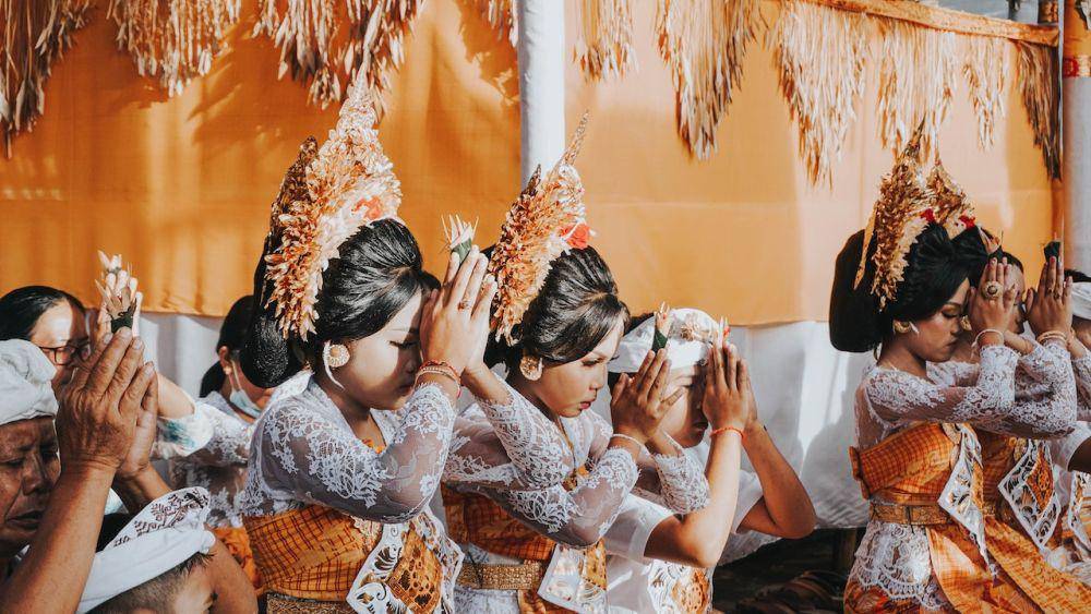 Ilustrasi warga Bali beragama Hindu (pexels.com/Titah Anamika)