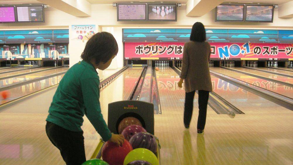 bowling di Jepang (commons.wikimedia.org/antjeverena)
