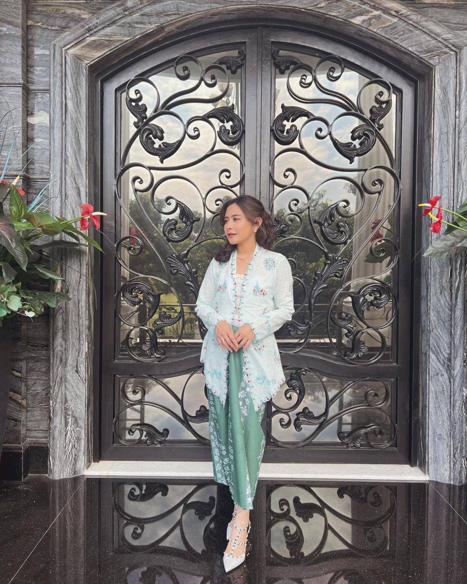 Prilly Latuconsina (instagram.com/prillylatuconsina96)