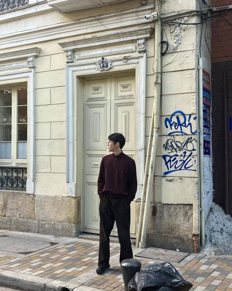 Potret Street Style Outfit dari Doyoung NCT (instagram.com/do0_nct)