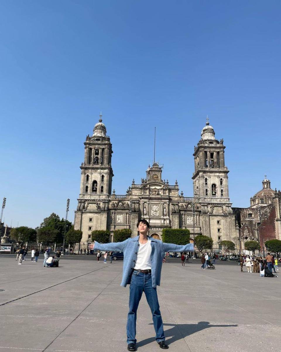 Potret Street Style Outfit dari Doyoung NCT (instagram.com/do0_nct)