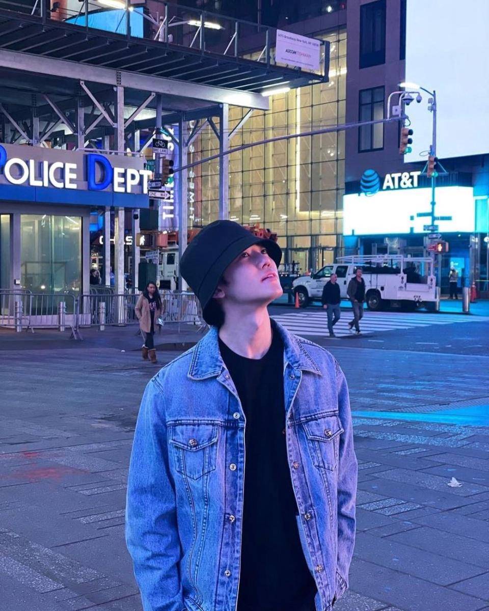 Potret Street Style Outfit dari Jaemin NCT (instagram.com/na.jaemin0813)