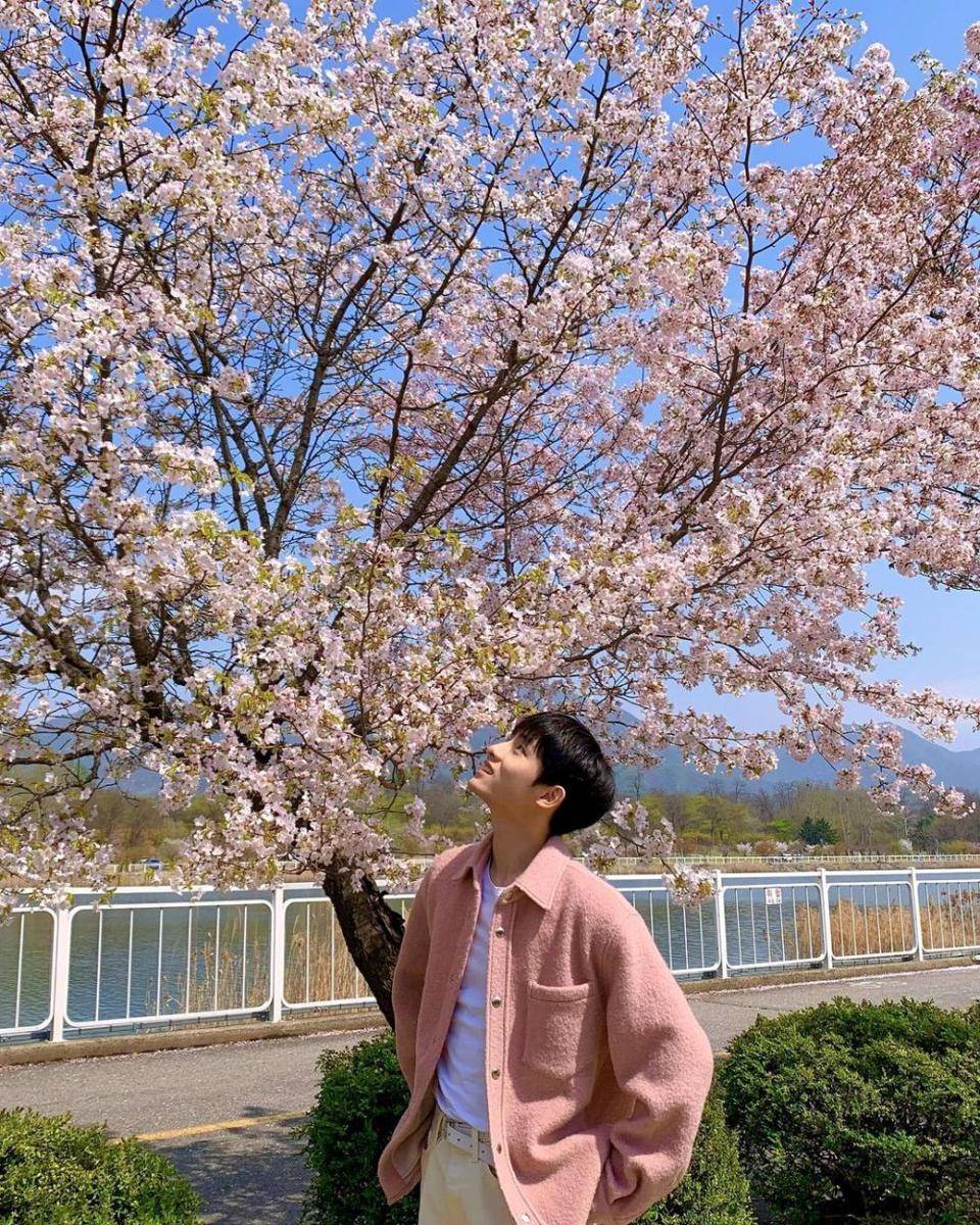 Potret Street Style Outfit dari Winwin NCT (instagram.com/wwiinn_7)