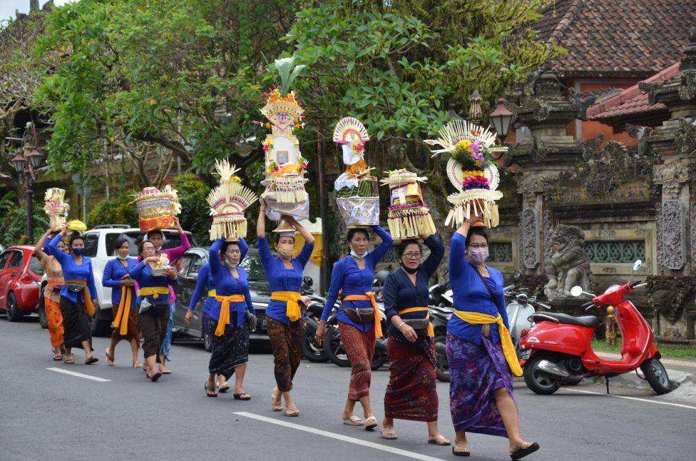 Ilustrasi umat Hindu melaksanakan tradisi di Bali (pexels.com/Danang DKW)