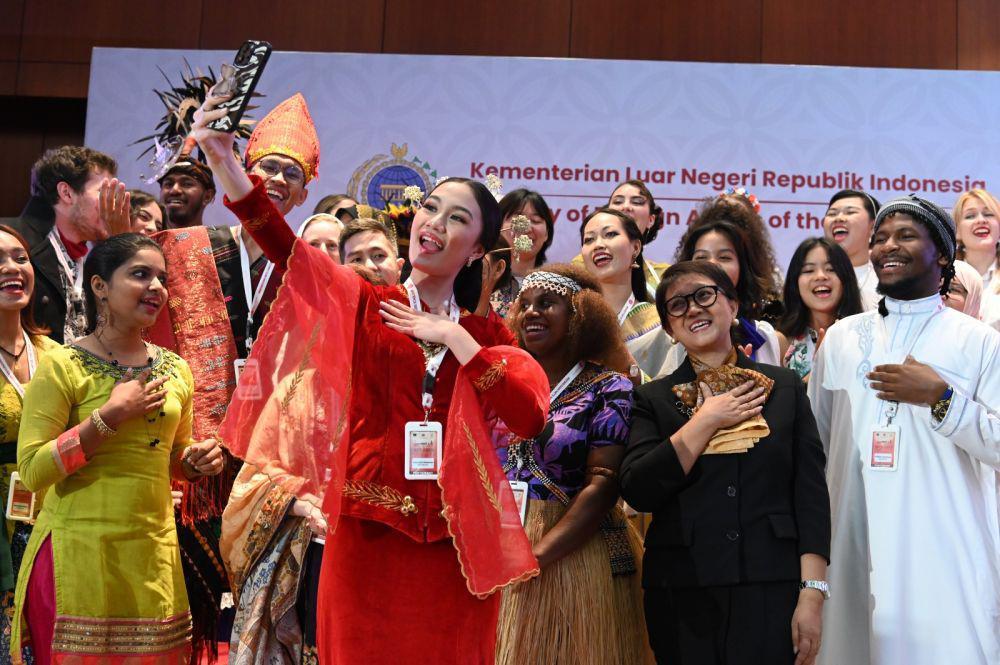 45 Pemuda Mancanegara Belajar Budaya, Menlu: Jadilah Agen Perdamaian