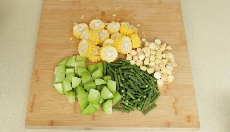 gambar bahan sayur asem (youtube.com/Devina Hermawan)