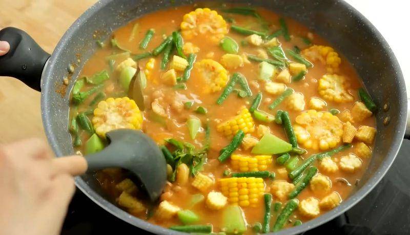 gambar cara membuat sayur asem (youtube.com/Devina Hermawan)