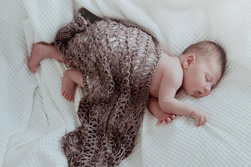 ilustrasi bayi tidur (pexels.com/HIGHER VIBRATION)