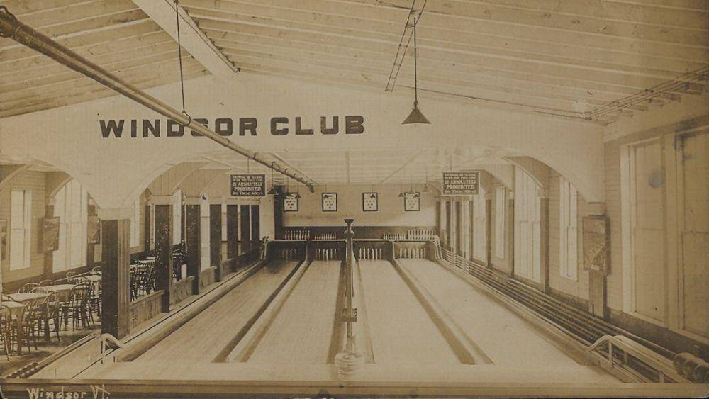 arena bowling Windsor Club of Windsor, Vermont, sekitar tahun 1910 (commons.wikimedia.org/Unknown author)
