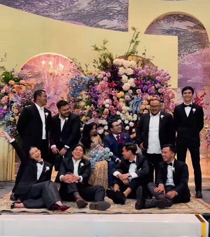 Yuki groomsmen (instagram.com/yukikt)