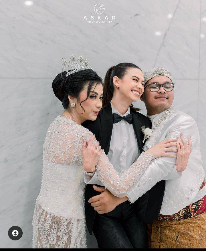 Yuki groomsmen (instagram.com/yukikt)
