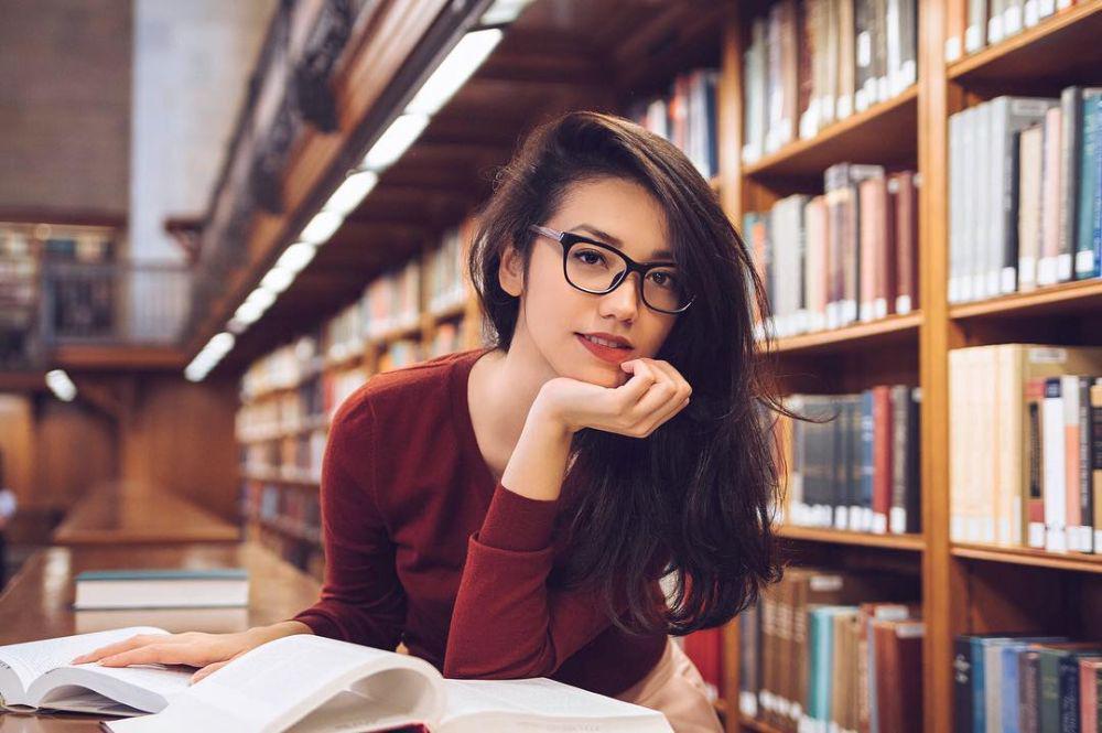 7 Rekomendasi Buku Bacaan Velove Vexia, Menginspirasi Semua!