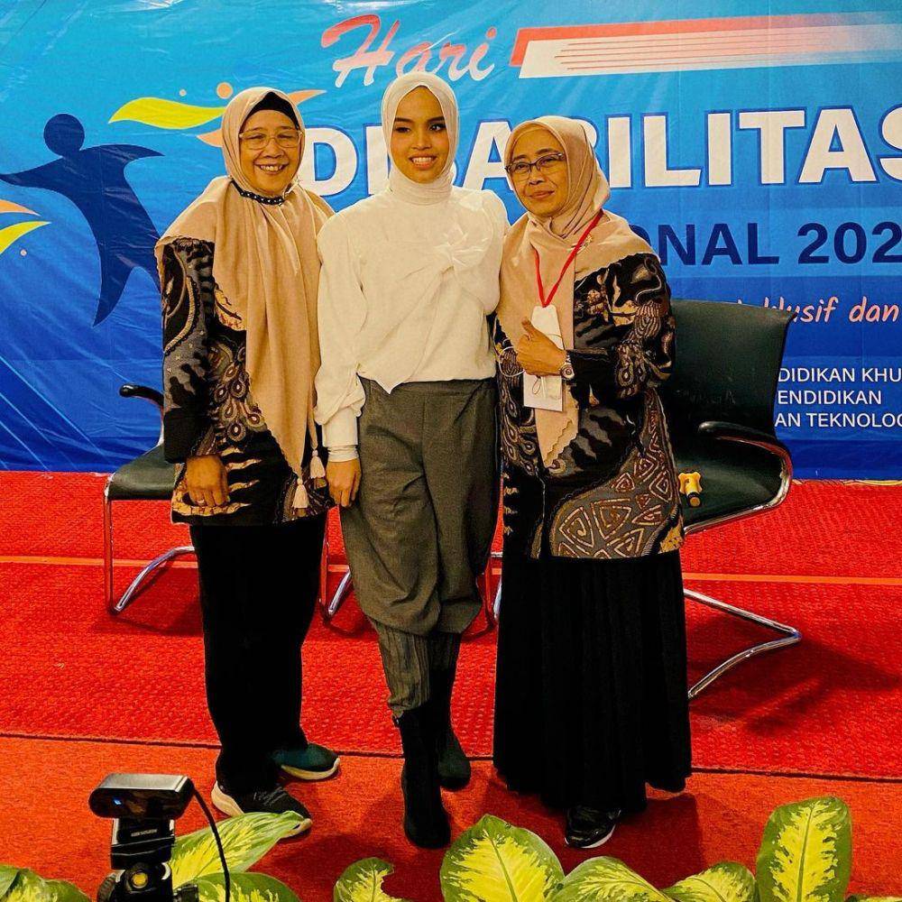 Gaya hijab remaja kekinian ala Putri Ariani (instagram.com/arianinismaputri)