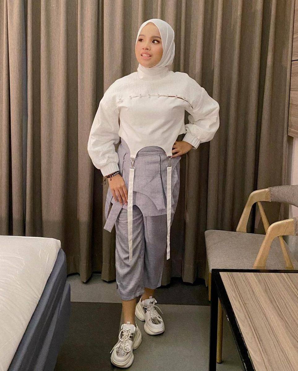 Gaya hijab remaja kekinian ala Putri Ariani (instagram.com/arianinismaputri)