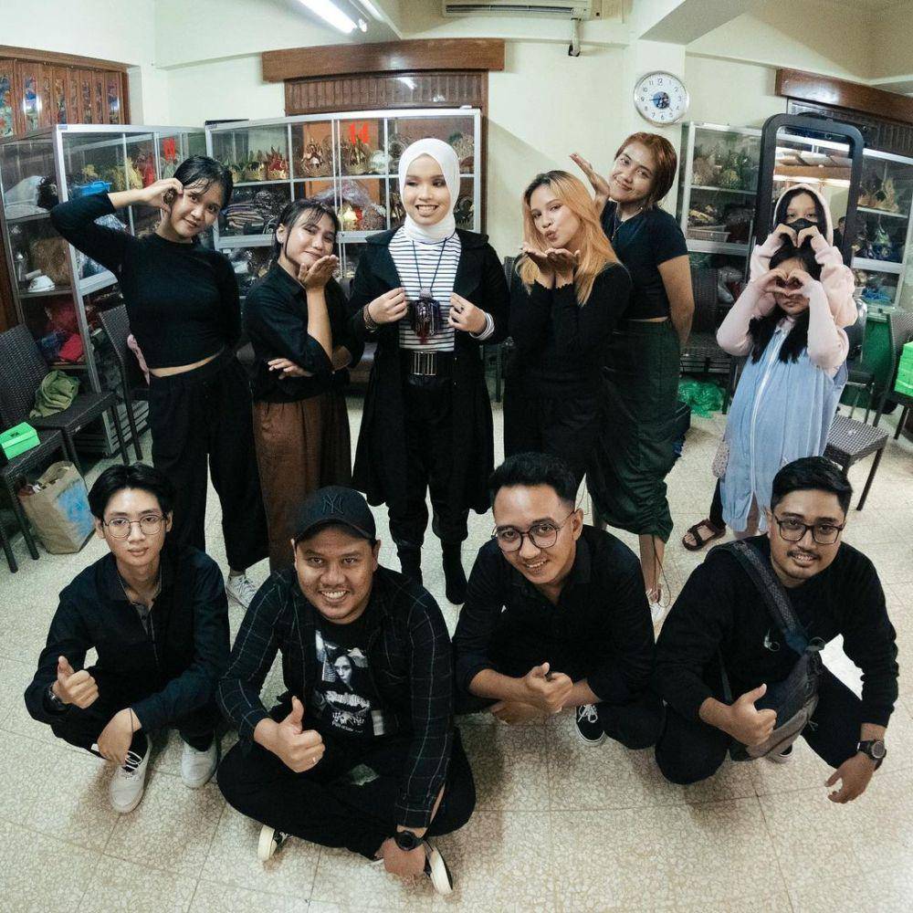 Gaya hijab remaja kekinian ala Putri Ariani (instagram.com/arianinismaputri)