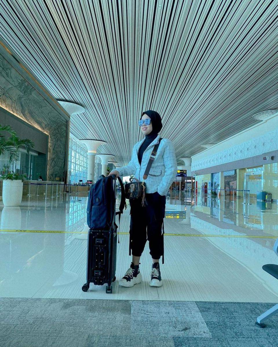 Gaya hijab remaja kekinian ala Putri Ariani (instagram.com/arianinismaputri)